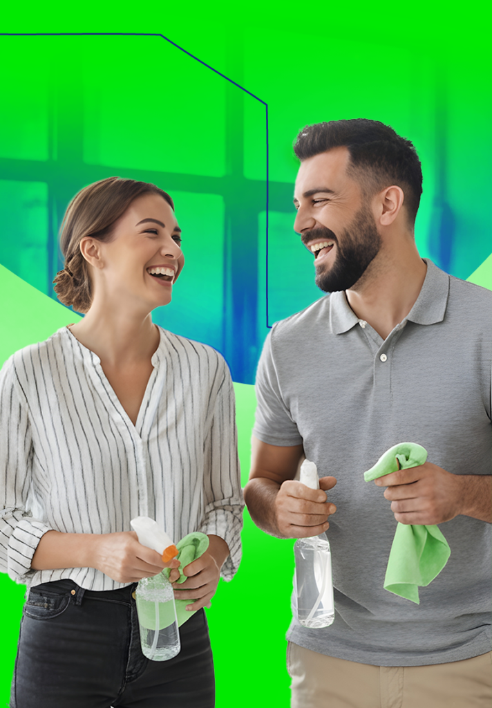 Clientes felices con productos de limpieza